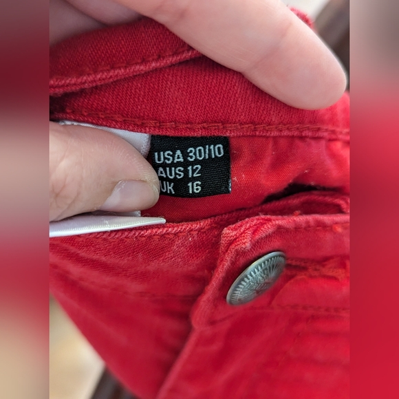 Tru Luxe Jeans Y2K Bedazzled Red Capri - Picture 5 of 7